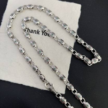 inlaid green diamond arabesque domineering necklace