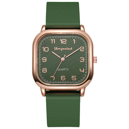 Fashionable quartz women's watch with silicone strap